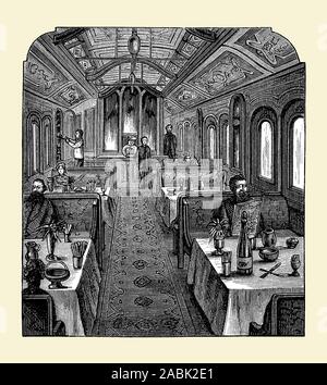 Luxuriöse Dining-erlebnis Innenraum auf Zug Eisenbahn in totalem Komfort mit Holztäfelung und damastvorhängen zu Reisen, 19. Jahrhundert Stockfoto