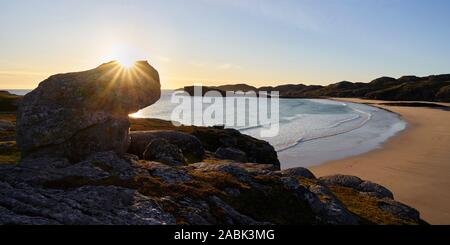 Oldshoremore Bay in der Nähe von Kinlochbervie, Sutherland, Highland, Schottland. Panoramablick Stockfoto