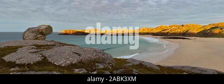 Oldshoremore Bay in der Nähe von Kinlochbervie, Sutherland, Highland, Schottland. Panoramablick Stockfoto