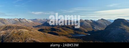 Mounatin Panorama gesehen von beinn Damh, Torridon, Wester Ross, Highland, Schottland Stockfoto