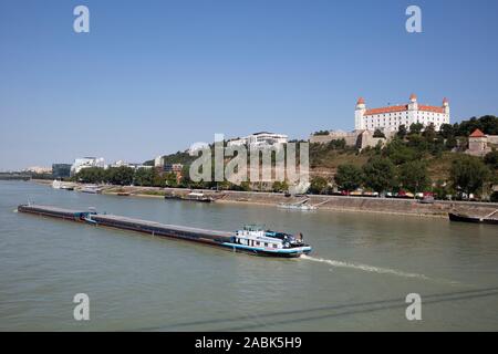 Donau und Schloss, Bratislava, Slowakei, Europa Stockfoto