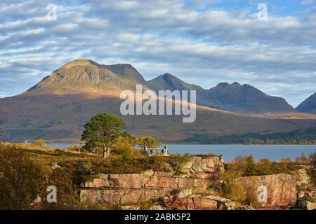 Beinn Alligin über obere Loch Torridon von aird Mhor, Torridon, Wester Ross, Highland, Schottland Stockfoto