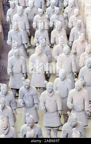 Terrakotta Armee im Mausoleum des ersten Kaisers Qin (Xi'an, China). Vertikale Ausrichtung Stockfoto
