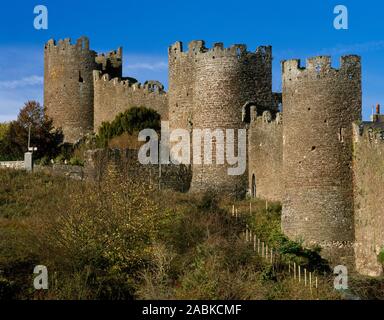 Conwy Stadtmauer, Obere Tor in der westlichen Wand, mit Wachturm oben, Conwy, North Wales. Stockfoto