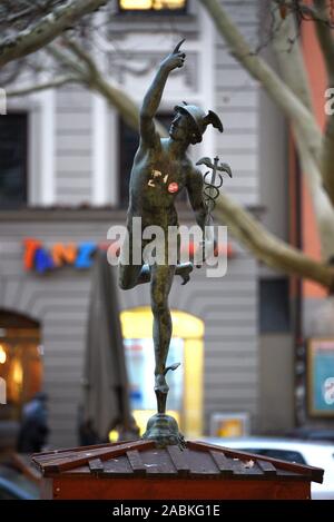 Brunnen von Quecksilber in das Tal von München, erstellt von Friedrich von Thiersch und Hugo Kaufmann nach dem Modell einer Bronze von Giambologna. [Automatisierte Übersetzung] Stockfoto