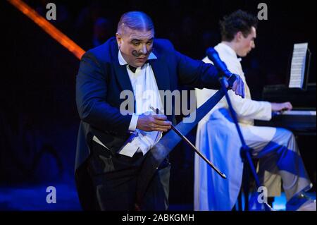 Die "Terza Familie" während einer Leistung im Circus Krone in München. [Automatisierte Übersetzung] Stockfoto