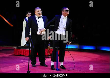 Die "Terza Familie" während einer Leistung im Circus Krone in München. [Automatisierte Übersetzung] Stockfoto