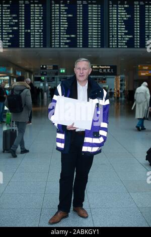 Franz Kohlhuber, Flughafenseelsorger am Flughafen München. [Automatisierte Übersetzung] Stockfoto