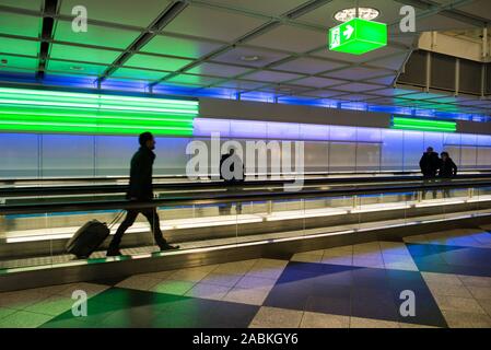 Laufbänder am Flughafen München [automatisierte Übersetzung] Stockfoto