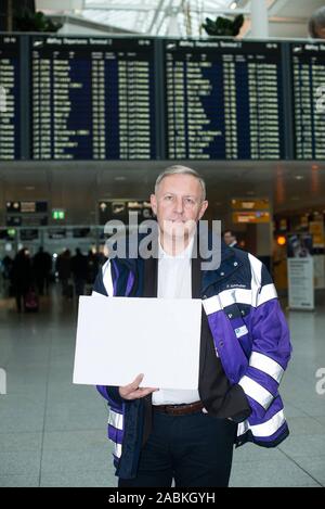 Franz Kohlhuber, Flughafenseelsorger am Flughafen München. [Automatisierte Übersetzung] Stockfoto