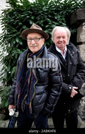 Der Schauspieler Franz Xaver Kroetz (links) und der Regisseur und Drehbuchautor Franz Xaver Bogner in München. Kroetz spielt Rechtsanwalt Max Althammer in der ZDF-Serie "über Land" Geschrieben von Bogner. [Automatisierte Übersetzung] Stockfoto