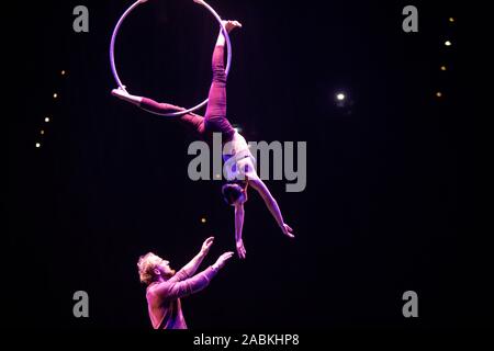 ArtCore mit Ring und Breakdance an der Feuerwerk der Gymnastik in der Münchener Olympiahalle. [Automatisierte Übersetzung] Stockfoto