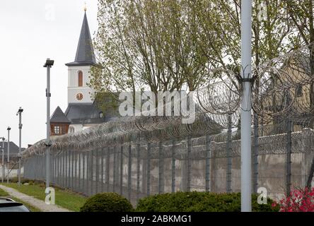 Hohenleuben, Deutschland. 08 Okt, 2019. Jugendheim Hohenleuben (Thüringen), eröffnet am 08.10.2019. Die hohenleuben Correctional Institution verfügt über insgesamt 345 Plätze für männliche Häftlinge der Strafanstalt in geschlossenen Gefängnis mit einer Freiheitsstrafe von mehr als einem Jahr und sechs Monaten und höchstens fünf Jahren Gefängnis sowie 25 Plätze für männliche Gefangene im Gefängnis. Quelle: Michael Reichel/arifoto.de Quelle: Michael Reichel/dpa-Zentralbild/ZB/dpa/Alamy leben Nachrichten Stockfoto