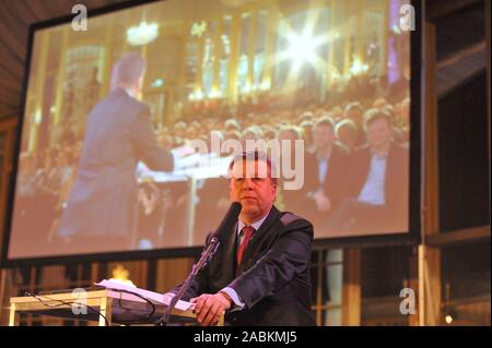 Robert Brannekämper, Mitglied des CSU-Landtag, spricht an der großen Infoveranstaltung des Bündnisses Nordost über die SEM Nordost (Stadtentwicklung) im neuen Theater Fabrik in München. [Automatisierte Übersetzung] Stockfoto