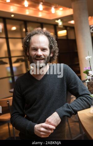 Die Allgäuer Musik Kabarettist und neue Fasten Prediger Maxi Schafroth auf einer Pressekonferenz zur bevorstehenden Salvator Tippen im Paulaner am Nockherberg. [Automatisierte Übersetzung] Stockfoto