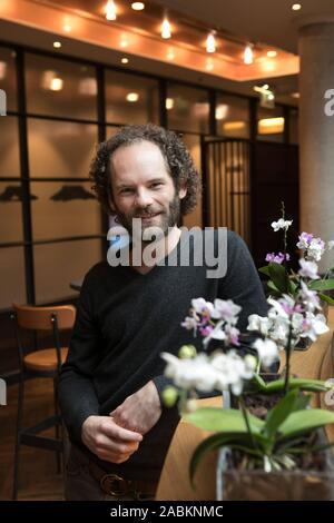 Die Allgäuer Musik Kabarettist und neue Fasten Prediger Maxi Schafroth auf einer Pressekonferenz zur bevorstehenden Salvator Tippen im Paulaner am Nockherberg. [Automatisierte Übersetzung] Stockfoto