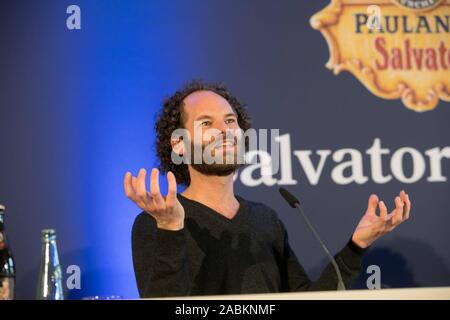 Die Allgäuer Musik Kabarettist und neue Fasten Prediger Maxi Schafroth auf einer Pressekonferenz zur bevorstehenden Salvator Tippen im Paulaner am Nockherberg. [Automatisierte Übersetzung] Stockfoto