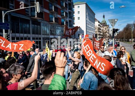 Teilnehmer an der Dackel Parade der München Valentin-Karlstadt-Musäums. [Automatisierte Übersetzung] Stockfoto