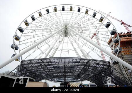 Blick von der neu eröffnete Riesenrad Hi-Sky in der Fabrik Viertel in München. [Automatisierte Übersetzung] Stockfoto