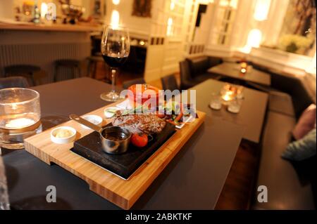 Das Restaurant 'Trichards Restaurant" in Reitmorstraße 21 im Lehel. [Automatisierte Übersetzung] Stockfoto