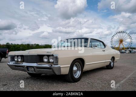 Oldtimer Oldtimer auf der 13. Sitzung der Automobilclub München (ACM), die jedes Jahr parallel zum Frühlingsfest auf der Theresienwiese. Das Bild zeigt einen alten Quecksilber aus den USA. [Automatisierte Übersetzung] Stockfoto