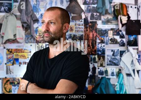 Fashion Designer Boris Bidjan Saberi in seinem Hinterhof shop in Haidhausen. [Automatisierte Übersetzung] Stockfoto