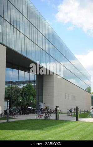 Gebäude der Hochschule für Film und Fernsehen (HFF) und das Staatliche Museum Ägyptischer Kunst auf der Gabelsbergerstraße in der Münchner Maxvorstadt. [Automatisierte Übersetzung] Stockfoto