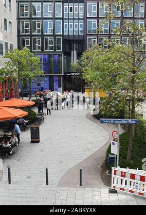 Einweihung des neuen 'Georg-Kronawitter-Platz in der Innenstadt von München zwischen Sattlerstraße, Fürstenfelder Straße und Färbergraben. [Automatisierte Übersetzung] Stockfoto