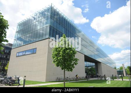 Gebäude der Hochschule für Film und Fernsehen (HFF) und das Staatliche Museum Ägyptischer Kunst auf der Gabelsbergerstraße in der Münchner Maxvorstadt. [Automatisierte Übersetzung] Stockfoto