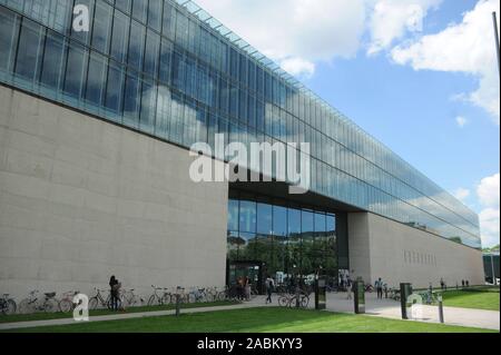 Gebäude der Hochschule für Film und Fernsehen (HFF) und das Staatliche Museum Ägyptischer Kunst auf der Gabelsbergerstraße in der Münchner Maxvorstadt. [Automatisierte Übersetzung] Stockfoto