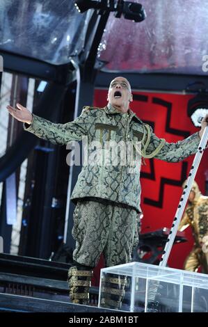 Sänger Till Lindemann von der Band Rammstein im Münchner Olympiastadion. [Automatisierte Übersetzung] Stockfoto