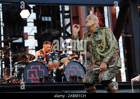 Sänger Till Lindemann von der Band Rammstein im Münchner Olympiastadion. [Automatisierte Übersetzung] Stockfoto