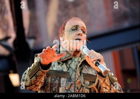 Sänger Till Lindemann von der Band Rammstein im Münchner Olympiastadion. [Automatisierte Übersetzung] Stockfoto