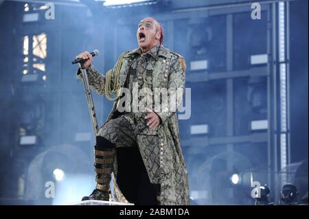 Sänger Till Lindemann von der Band Rammstein im Münchner Olympiastadion. [Automatisierte Übersetzung] Stockfoto