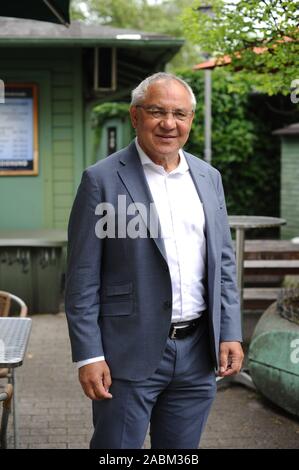 Fußball-Trainer Felix Magath am Wiener Platz [automatisierte Übersetzung] Stockfoto