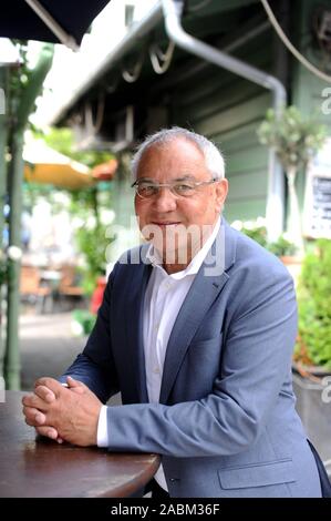 Fußball-Trainer Felix Magath am Wiener Platz [automatisierte Übersetzung] Stockfoto