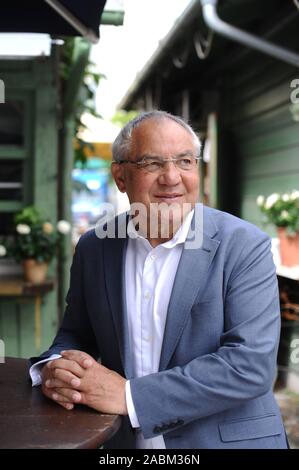 Fußball-Trainer Felix Magath am Wiener Platz [automatisierte Übersetzung] Stockfoto