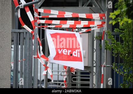 11-stündigen Warnstreik der Gewerkschaft Verdi im öffentlichen Verkehr in München. Betroffen sind die U-Bahnen, Busse und Straßenbahnen der Münchner Verkehrsgesellschaft (MVG). Das Bild zeigt die Streik Banner im straßenbahndepot der MVG an der Einsteinstraße 148. [Automatisierte Übersetzung] Stockfoto