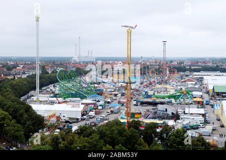 Blick vom Turm der Paulskirche über das Oktoberfest auf der Theresienwiese, eine Woche vor Beginn des Oktoberfestes. [Automatisierte Übersetzung] Stockfoto