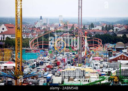 Blick vom Turm der Paulskirche über das Oktoberfest auf der Theresienwiese, eine Woche vor Beginn des Oktoberfestes. [Automatisierte Übersetzung] Stockfoto