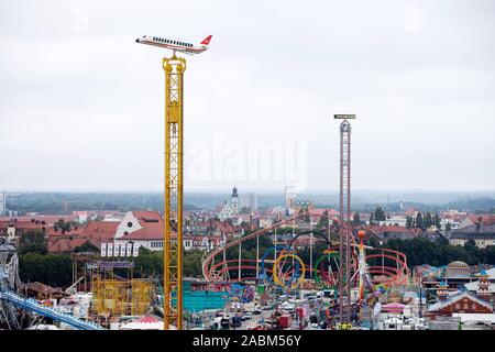 Blick vom Turm der Paulskirche über das Oktoberfest auf der Theresienwiese, eine Woche vor Beginn des Oktoberfestes. [Automatisierte Übersetzung] Stockfoto