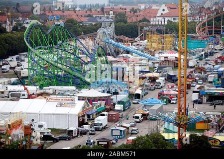 Blick vom Turm der Paulskirche über das Oktoberfest auf der Theresienwiese, eine Woche vor Beginn des Oktoberfestes. [Automatisierte Übersetzung] Stockfoto