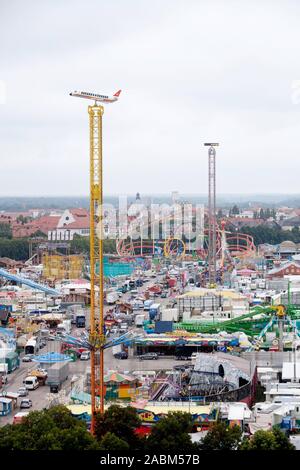 Blick vom Turm der Paulskirche über das Oktoberfest auf der Theresienwiese, eine Woche vor Beginn des Oktoberfestes. [Automatisierte Übersetzung] Stockfoto