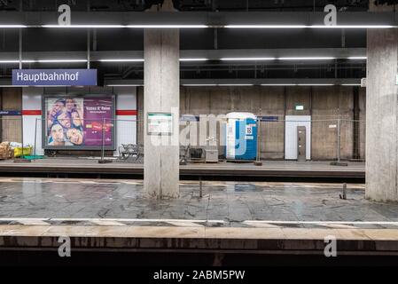 Modernisierung der Arbeit in der U-Bahn S-Bahn von München Hauptbahnhof während der nächtlichen Schließung der Hauptleitung am Wochenende. [Automatisierte Übersetzung] Stockfoto