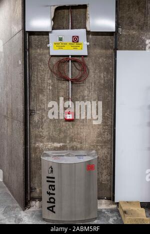 Modernisierung der Arbeit in der U-Bahn S-Bahn von München Hauptbahnhof während der nächtlichen Schließung der Hauptleitung am Wochenende. [Automatisierte Übersetzung] Stockfoto