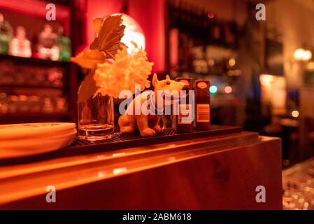 Eindruck vom Restaurant "Cabane Bar' in der Theresienstraße 40 in der Münchner Maxvorstadt. [Automatisierte Übersetzung] Stockfoto