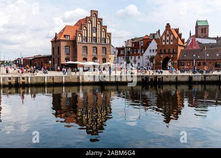 Wismar, Deutschland - 2 August 2019: Die alten Hansehafen. Wismar ist eine Hafen- und Hansestadt im Norden Deutschlands an der Ostsee. Stockfoto