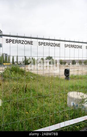 In der ehemaligen Bayerischen Kaserne in Freimann, die Stadt versucht, einen neuen Recycling Konzept umzusetzen. Der Abriss Material aus der Räumung der Baustelle der Kaserne ist in neuen Baustoffen verarbeitet: Hier ein Bereich geräumt von Kampfmitteln. [Automatisierte Übersetzung] Stockfoto