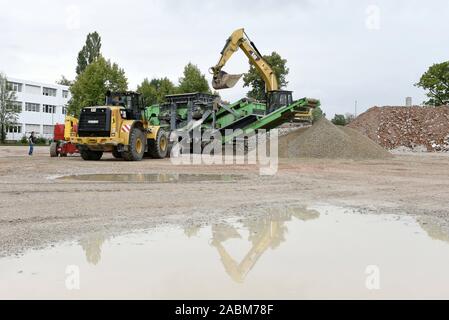 Die Stadt München versucht, ein neues Konzept in der ehemaligen Bayerischen Kaserne in Freimann zu implementieren. Das abbruchmaterial aus dem Land Clearing der Kaserne ist in neuen Baustoffen verarbeitet. [Automatisierte Übersetzung] Stockfoto