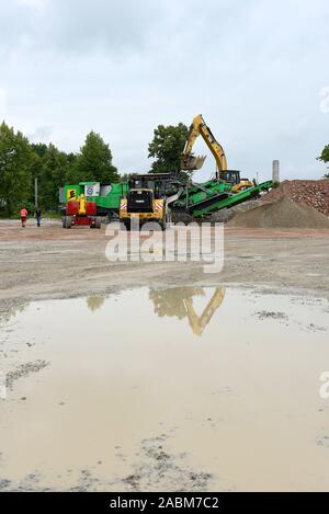 Die Stadt München versucht, ein neues Konzept in der ehemaligen Bayerischen Kaserne in Freimann zu implementieren. Das abbruchmaterial aus dem Land Clearing der Kaserne ist in neuen Baustoffen verarbeitet. [Automatisierte Übersetzung] Stockfoto